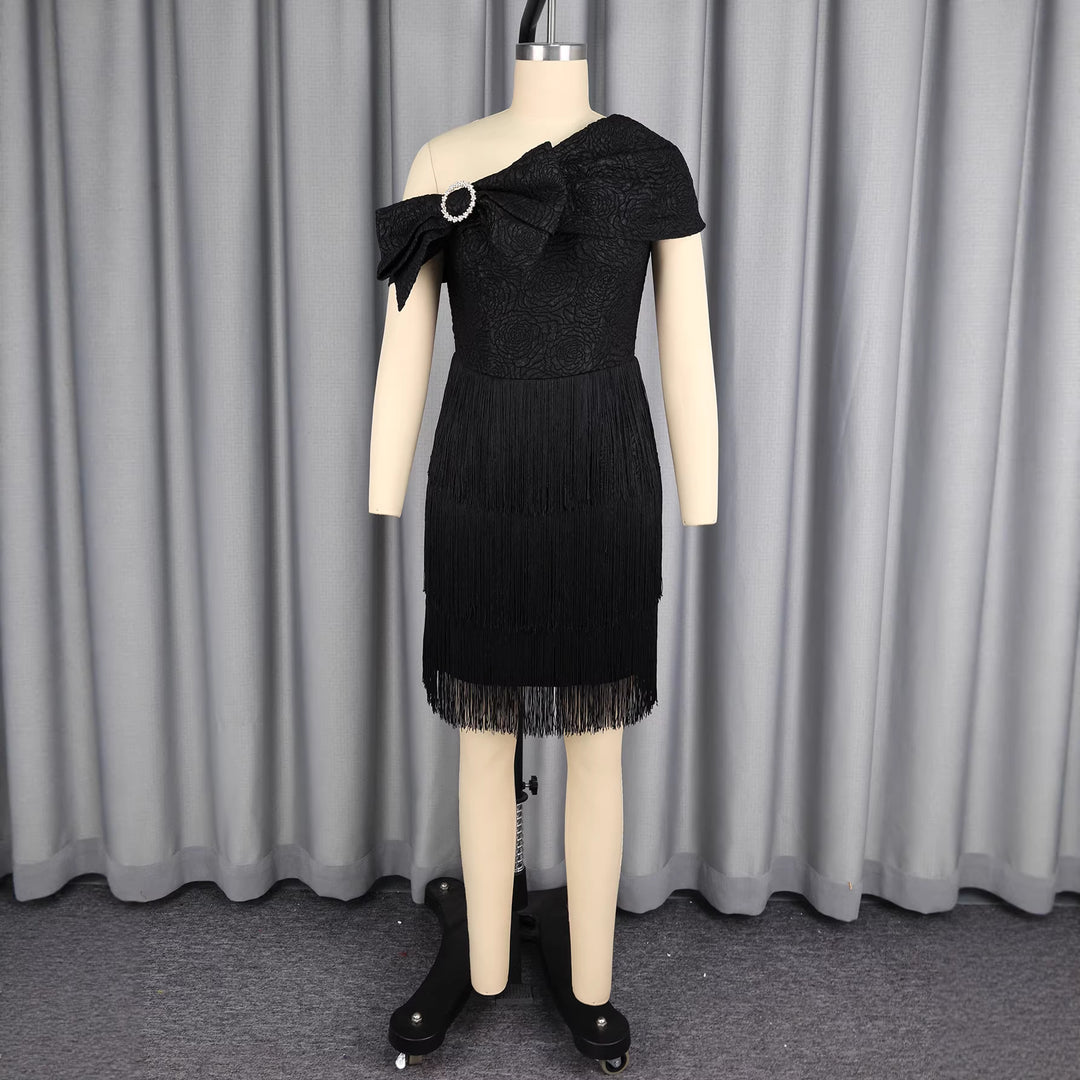 Damen glamouröses Abendkleid mit Rüschen und Fransen Echo Archiv