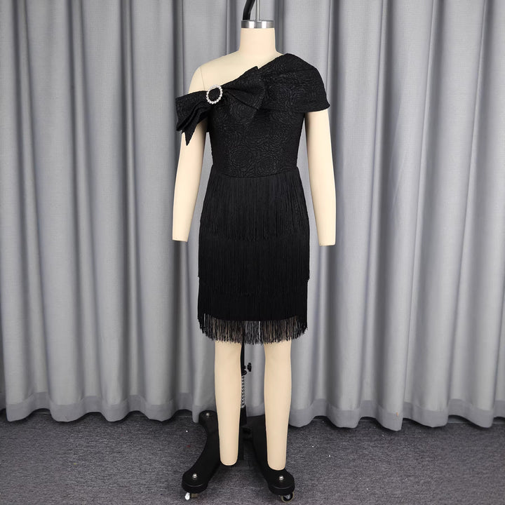 Damen glamouröses Abendkleid mit Rüschen und Fransen Echo Archiv
