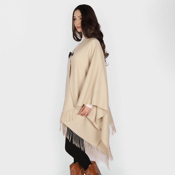 Damen Leichter Wasserfall‑Poncho mit Knebelverschluss, asymmetrischem Saum und Fransenkante – Avérine