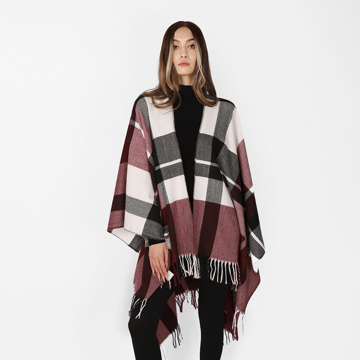 Damen Oversize-Karoponcho aus weichem Wollmix mit Fransensaum – Célinea