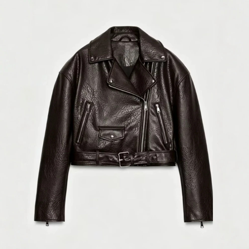 Damen Kurz geschnittene Bikerjacke aus Kunstleder mit Taillengürtel und asymmetrischem Reißverschluss Echoarchiv
