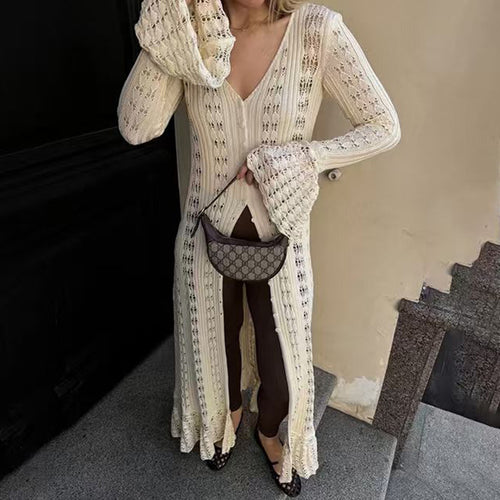 Damen Strickmaxikleid mit nostalgischem Lochmuster und elegantem V-Ausschnitt Echo Archiv