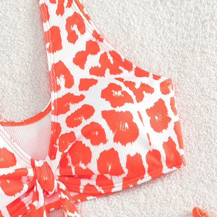 Damen Triangel-Bikini Set mit verspieltem Leopardenmuster und praktischen Bindebändern Echo Archiv
