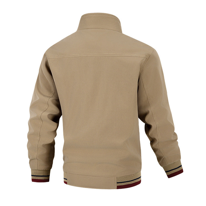 Herren modische Übergangsjacke mit hohem Kragen und praktischen Taschen Echoarchiv