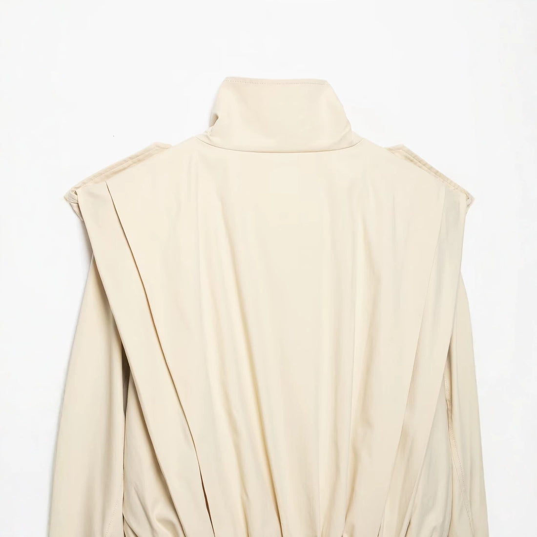 Damen Cropped Trenchjacke im Cape-Look mit doppelreihiger Knopfleiste und hohem Stehkragen Echoarchiv