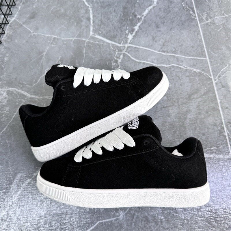 Herren Sportliche Sneakers aus Wildleder Echoarchiv