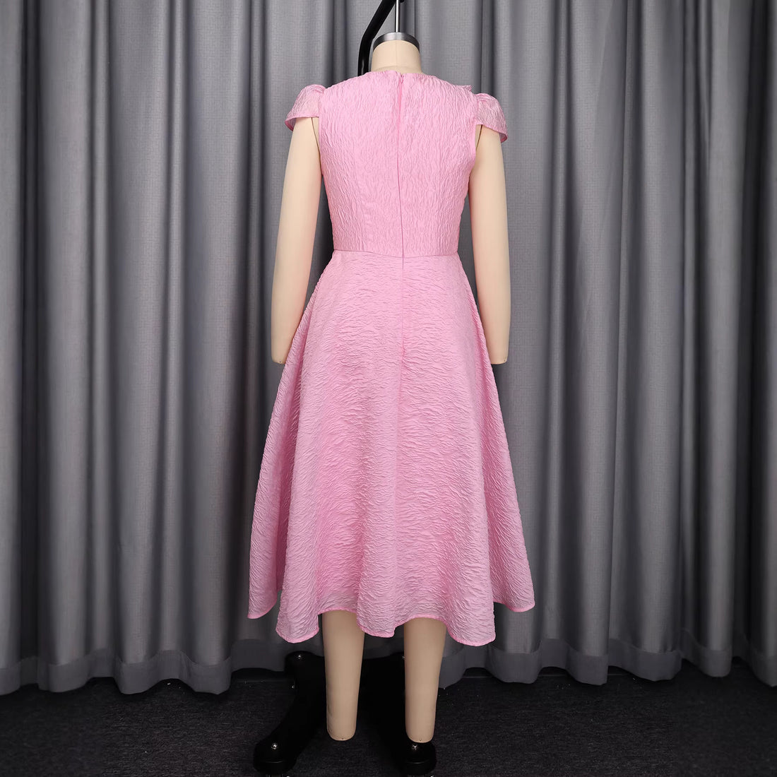 Damen Elegantes A-Linien Kleid mit floralem Design und voluminösem Oberteil – Élara