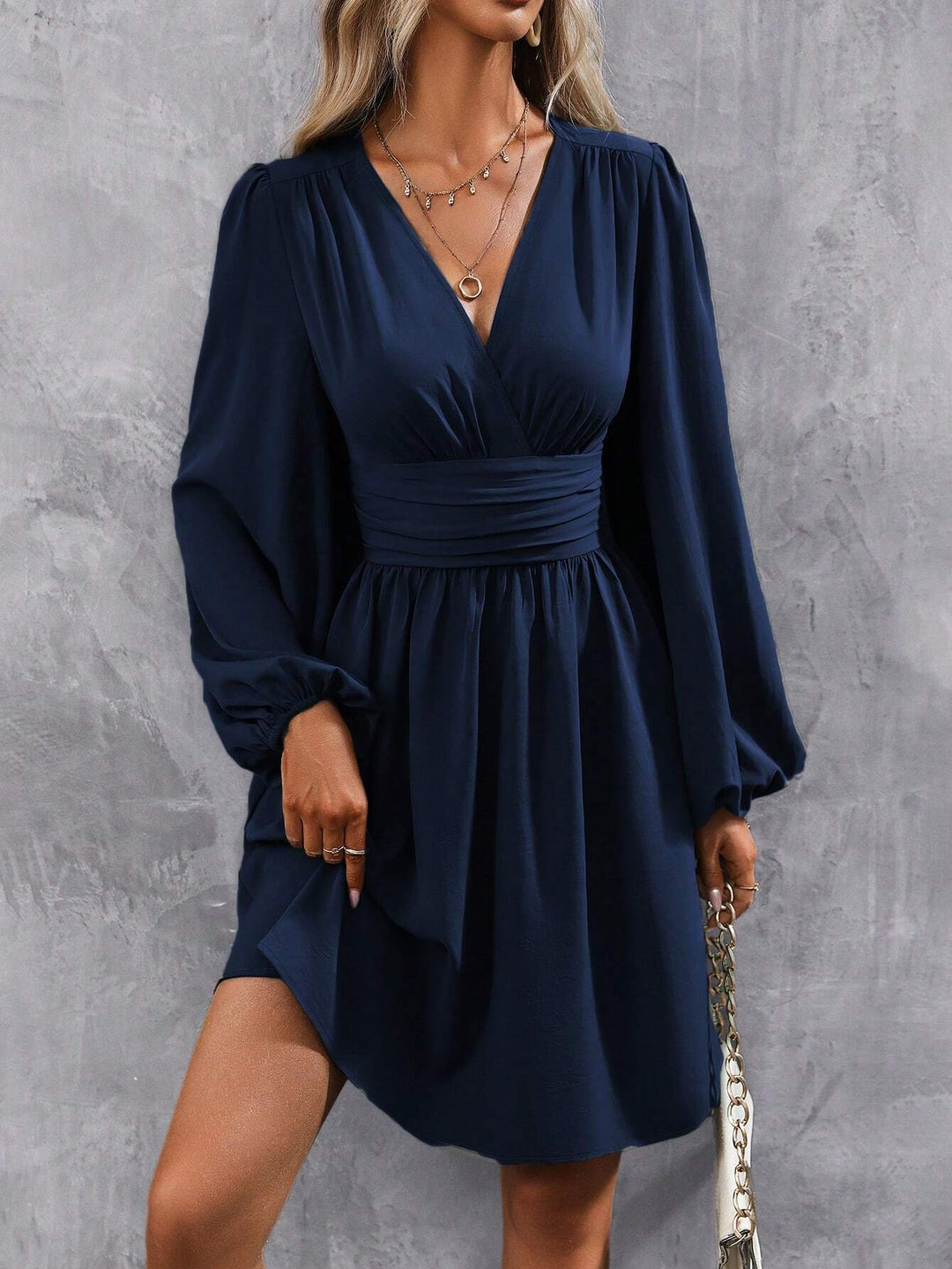 Damen Knielanges Wickelkleid mit eleganten Puffärmeln – Élara