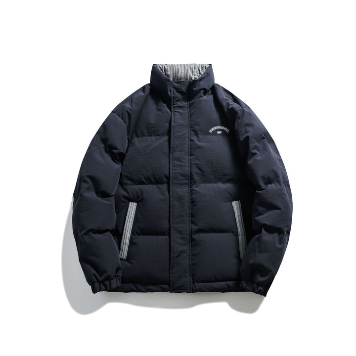 Unisex Kurz geschnittene wattierte Pufferjacke mit hohem Stehkragen und gestreiften Taschenblenden Echoarchiv