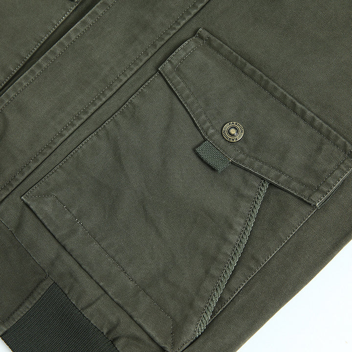 Herren Canvas-Fieldjacke im Bomberstil mit gerippten Bündchen, aufgesetzten Pattentaschen und bedrucktem Innenfutter Echoarchiv