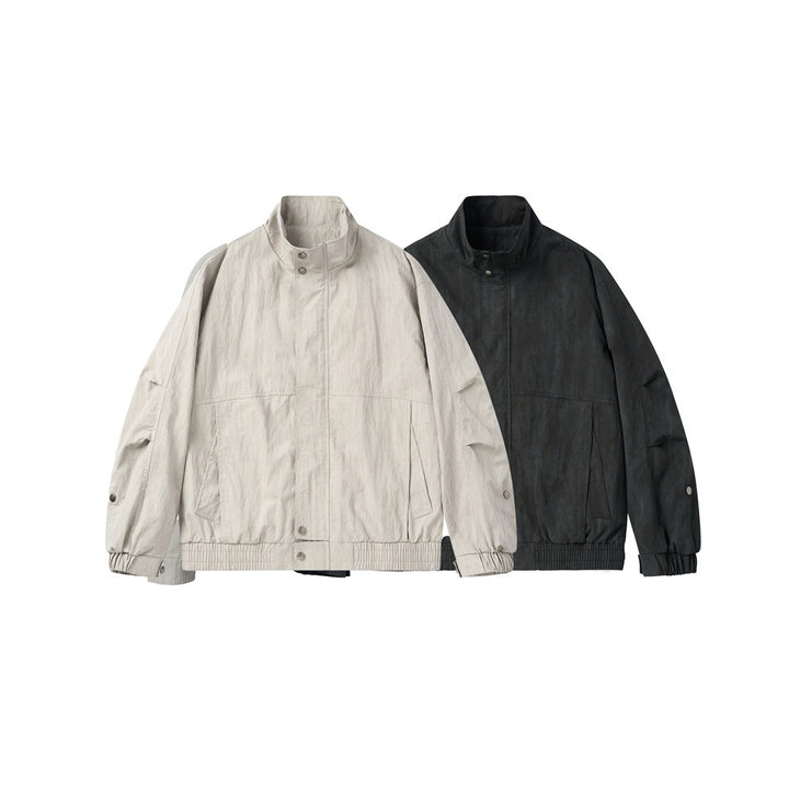 Unisex Kurzblouson im minimalistischen Workwear‑Look mit hohem Stehkragen und Druckknopfverschluss Echoarchiv