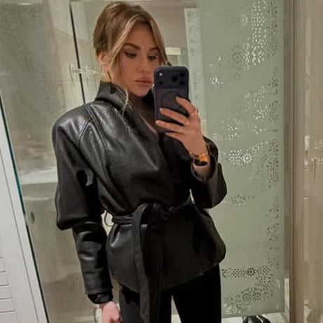 Damen Taillierte Lederjacke mit Wickelgürtel und Kimono-Kragen Echoarchiv