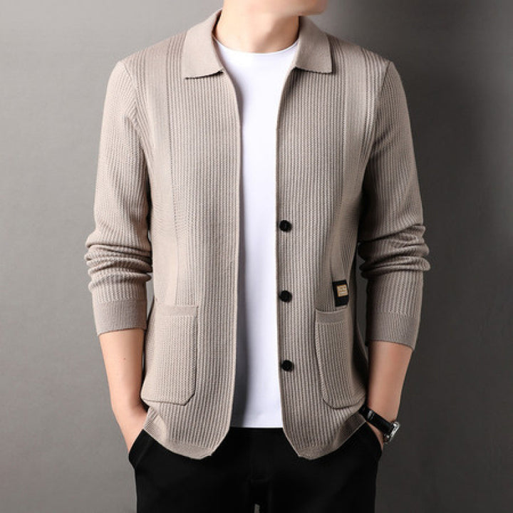 Herren Feinstrukturierte Strickjacke mit Hemdkragen, Knopfleiste und aufgesetzten Taschen Echoarchiv