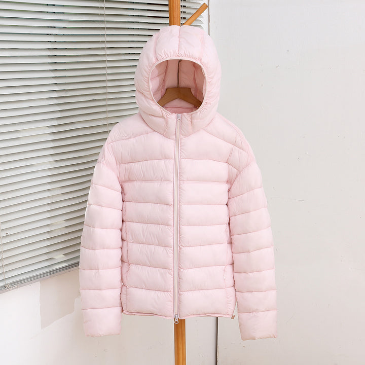 Damen ultraleichte Steppkurzjacke mit Thermo-Isolierung, ergonomischer Kapuze und packbarem Design – Célinea