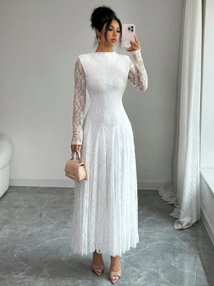 Damen Elegantes Hochzeitskleid mit Spitzenärmeln Echo Archiv