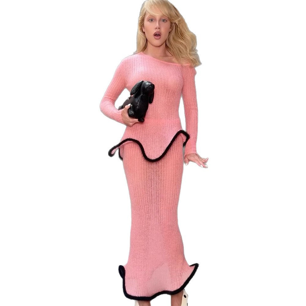 Damen Figurbetontes langes Rippstrick-Kleid mit asymmetrischem Ausschnitt, Volant‑Peplum und kontrastierender Kederkante Echoarchiv
