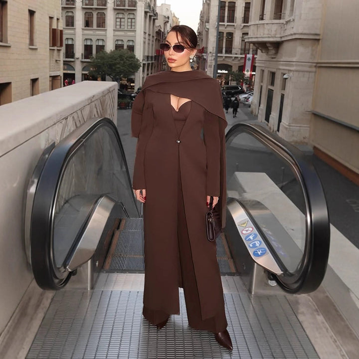 Damen Elegantes Mantelkleid mit Cape-Schulter und taillierter Silhouette Echoarchiv