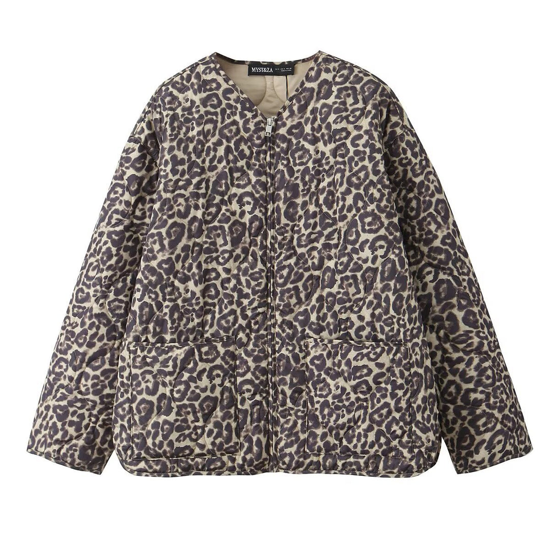 Damen gesteppte Oversize-Quiltjacke mit Rundhalsausschnitt, durchgehendem Reißverschluss und zwei aufgesetzten Taschen – Célinea