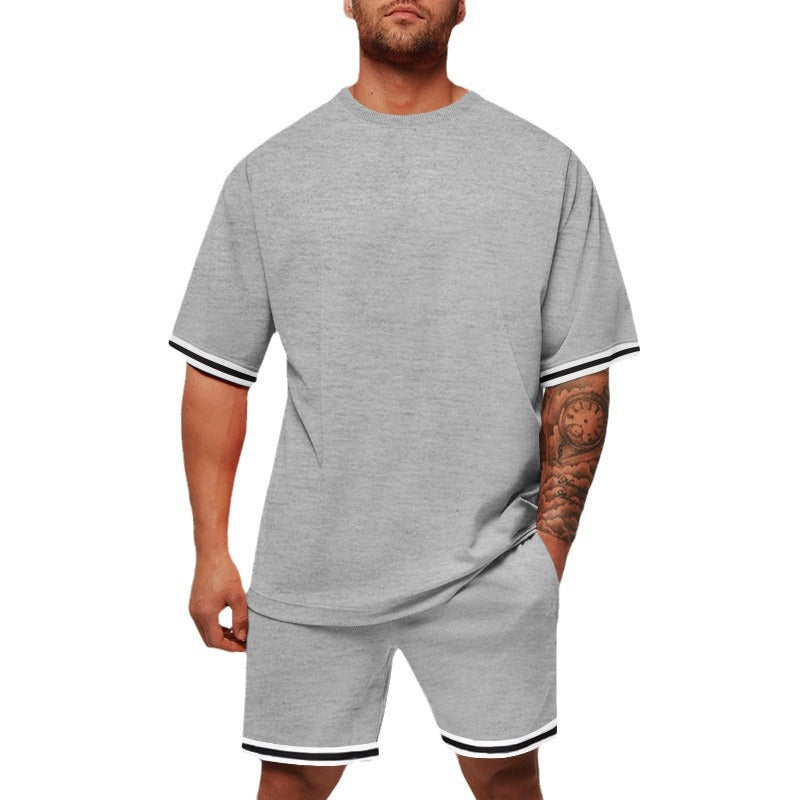 Herren Sportliches Kurzarm-Outfit mit kontrastierenden Ärmeln Echoarchiv