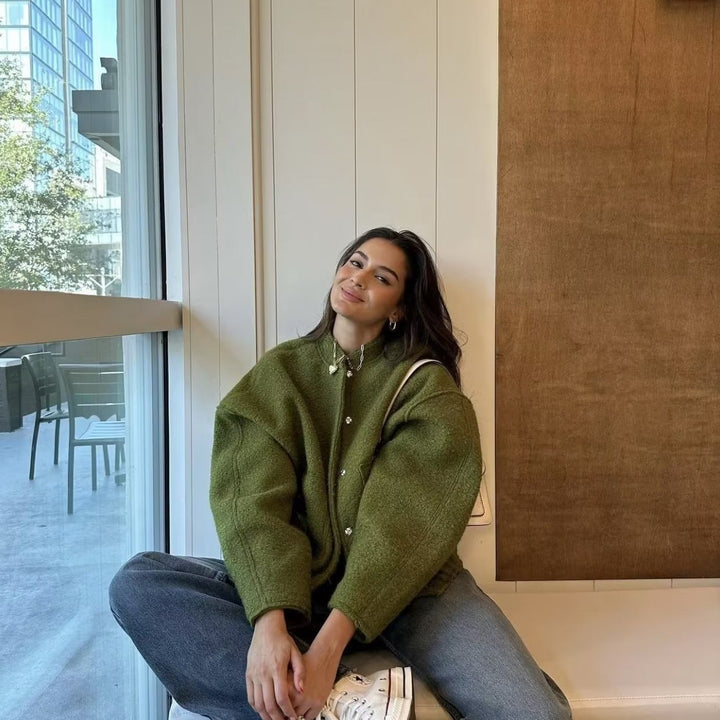 Damen boxy Wollmix-Blouson mit Stehkragen, verdeckter Frontleiste, Eingrifftaschen und elastischem Saum – Célinea