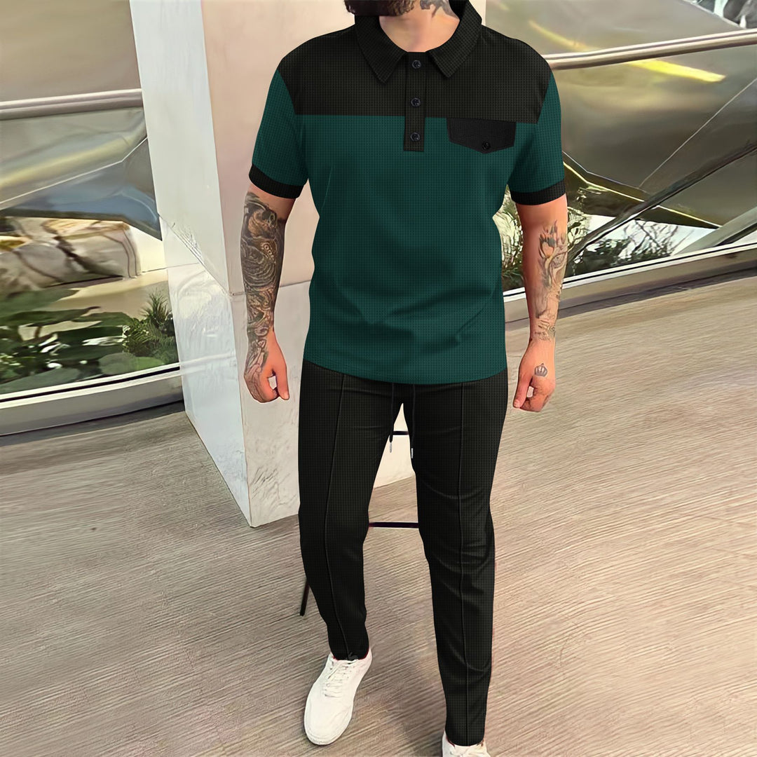 Herren Elegantes Poloshirt mit strukturiertem Design und passenden Slim-Fit Hosen Echoarchiv