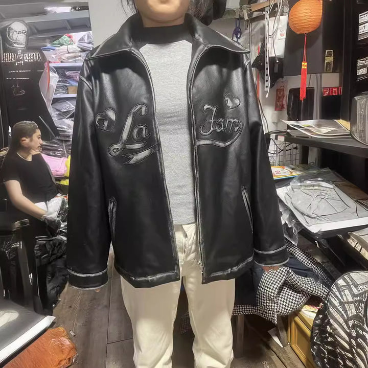 Damen nan oversized Kunstlederjacke mit Schalkragen und geprägter Logostickerei Echo Archiv