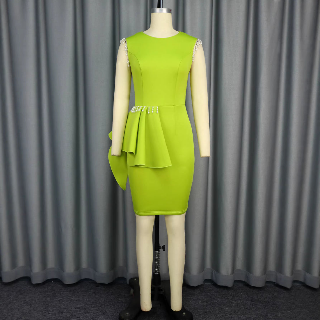 Damen Elegantes Cocktailkleid mit voluminösem Rüschenelement – Élara