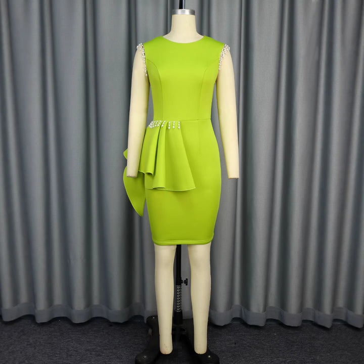 Damen skulptiertes Kleid mit asymmetrischem Volant und Perlenakzenten Echo Archiv
