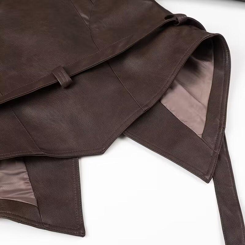 Damen Kurzblazer-Lederjacke mit Schalkragen, Taillengürtel und Schnürdetail Echo Archiv