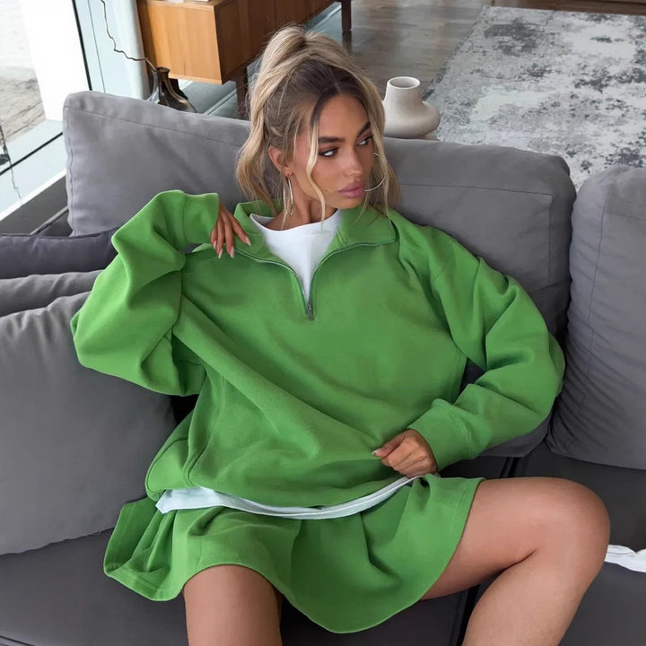 Damen Oversized Sweatkleid mit halbem Reißverschluss und Stehkragen – Avérine