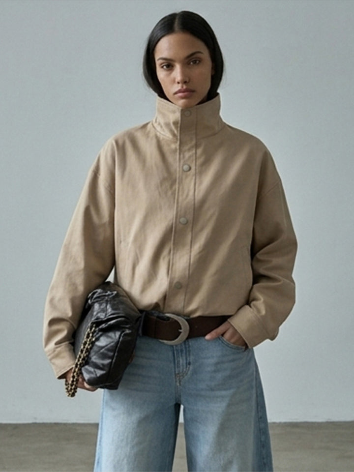 Damen Kurze kastige Canvasjacke mit hohem Stehkragen und Druckknopfleiste Echoarchiv