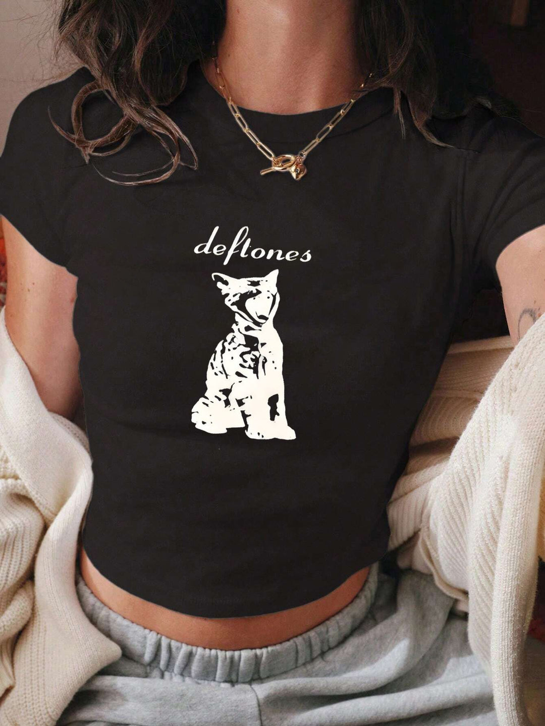 Damen T-Shirt mit funkelndem Discokugel-Motiv und zeitgemäßem Schleifendetail Echo Archiv