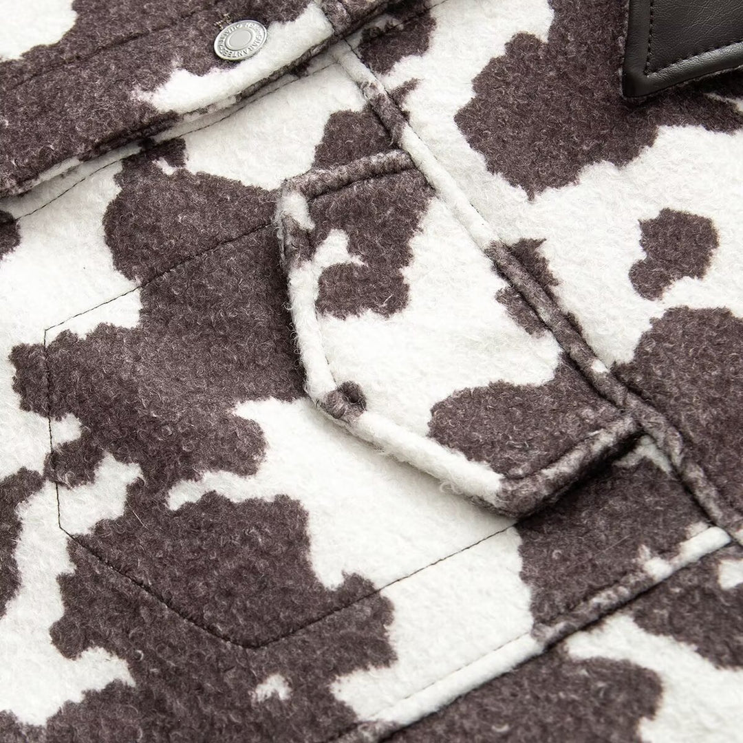 Damen Kurzjacke im Trucker‑Stil mit Kuhfleckenmuster und Kunstlederkragen Echo Archiv