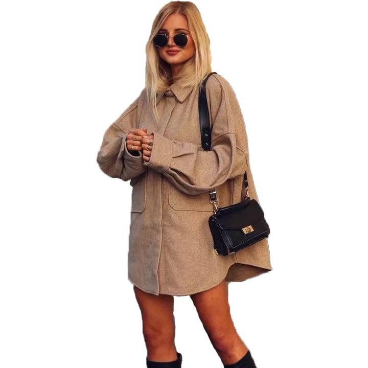 Damen kastige Hemdjacke im Oversize Cut mit großen aufgesetzten Taschen und abgerundetem Saum – Célinea