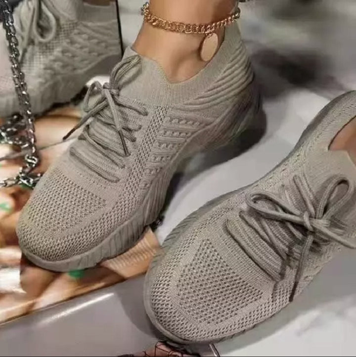 Damen  leichte Strick-Sneaker mit sockenähnlichem Obermaterial, gepolsterter Komfortsohle und flexibler Profil-Laufsohle Echo Archiv