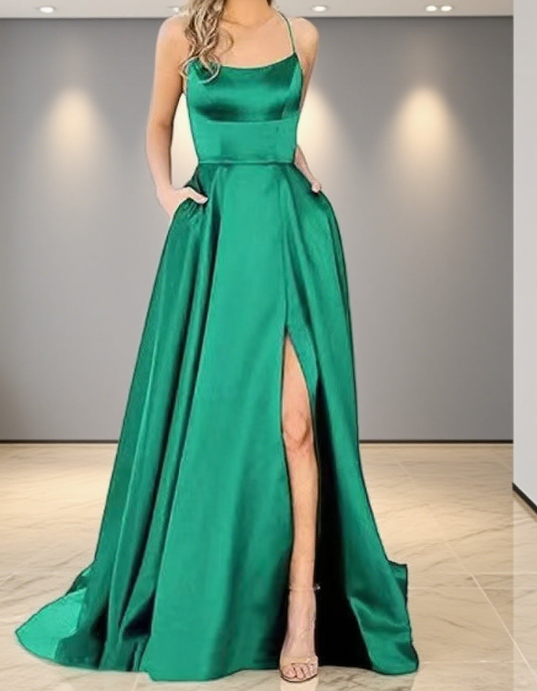 Damen Elegantes Abendkleid mit seitlichem Schlitz und schmalen Spaghetti-Trägern Echo Archiv
