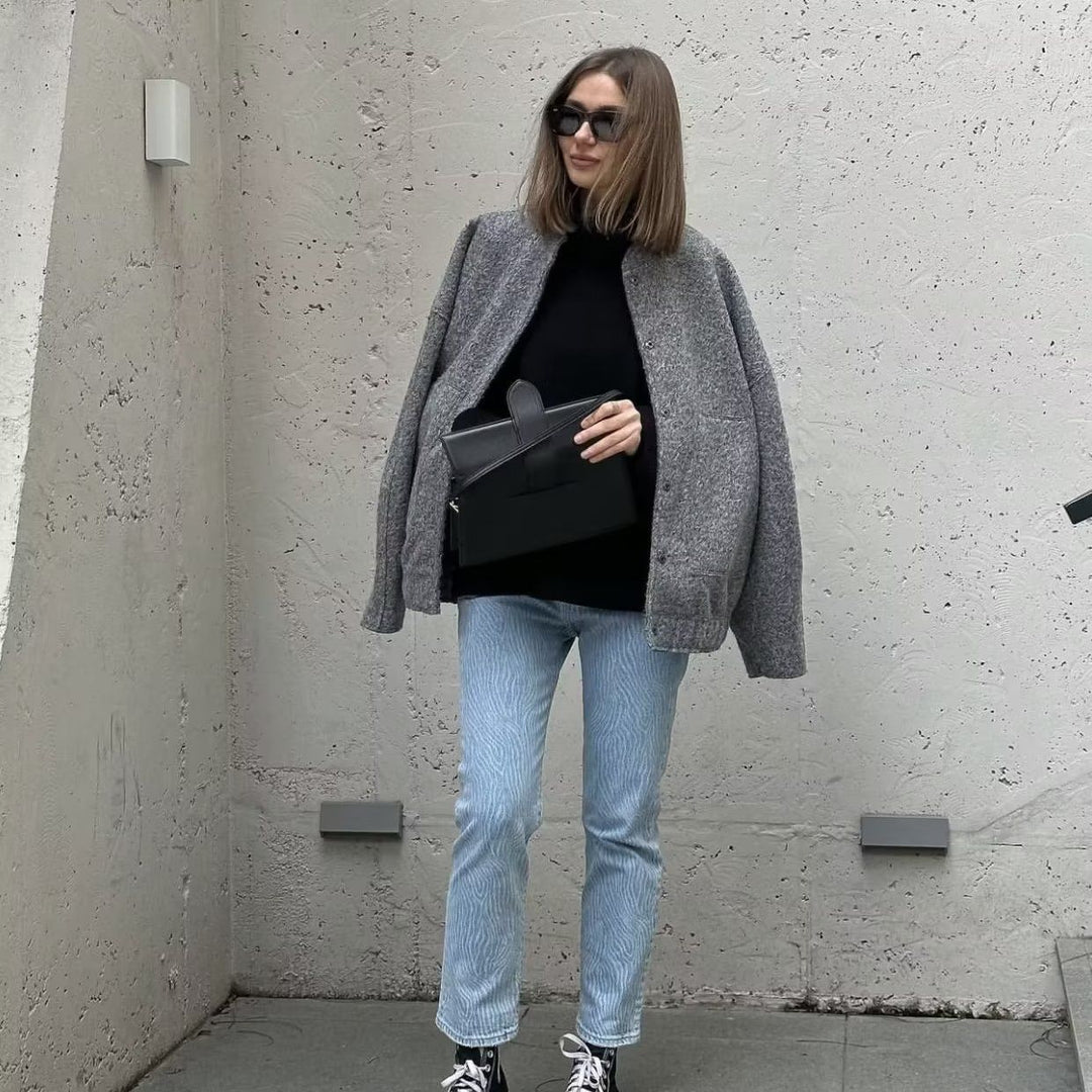 Damen boxy Wollmix-Blouson mit Stehkragen, verdeckter Frontleiste, Eingrifftaschen und elastischem Saum – Célinea