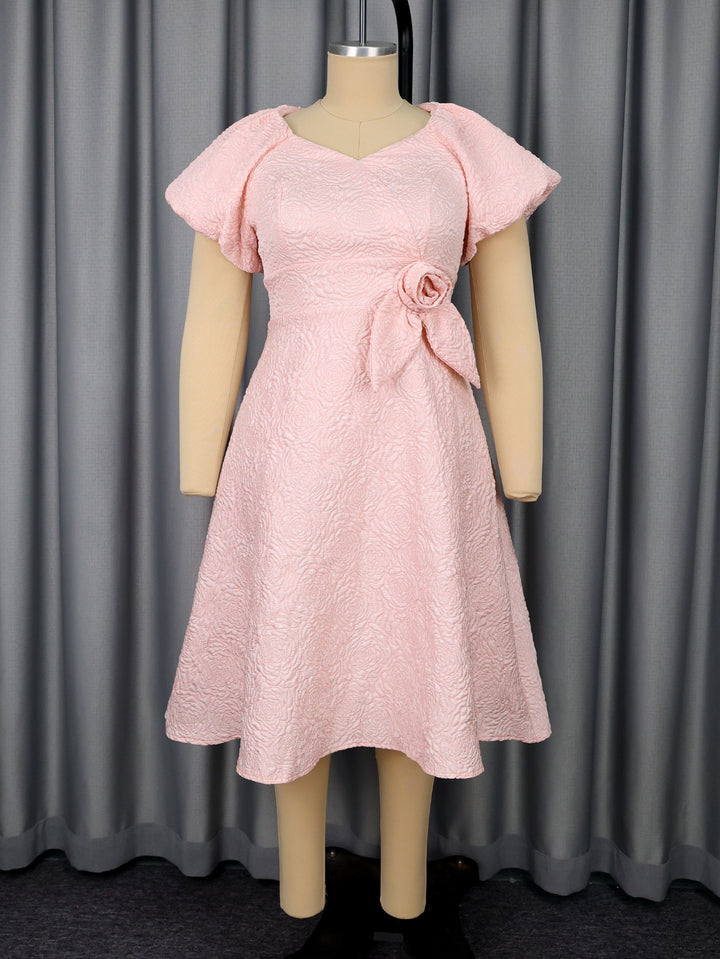 Damen elegantes Kleid mit Schößchen, Blumenapplikation und Puffärmeln Echo Archiv