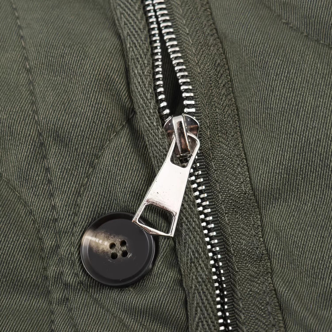 Damen Kurz gesteppte Jacke mit Rundhalsausschnitt, Zweiwege-Reißverschluss und Knopfleiste Echoarchiv