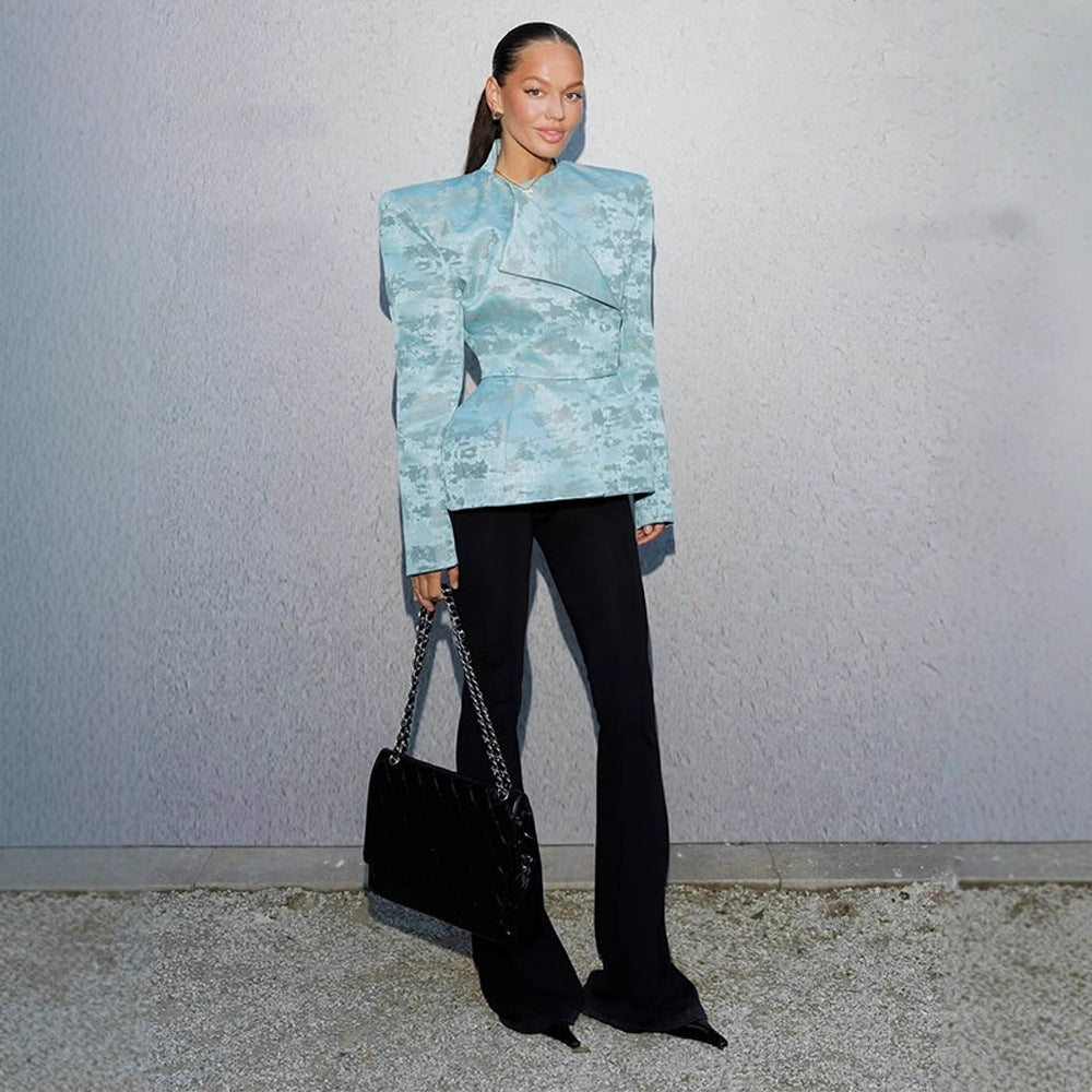 Damen Taillierter Jacquard-Blazer mit betonten Schultern, Schößchen und asymmetrischem Revers Echoarchiv