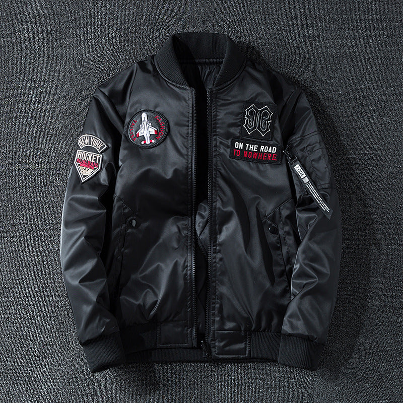 Männer's  gestickter Luftfahrt-Patch-Bomber mit Stehkragen und utility Tasche am Ärmel Echo Archiv