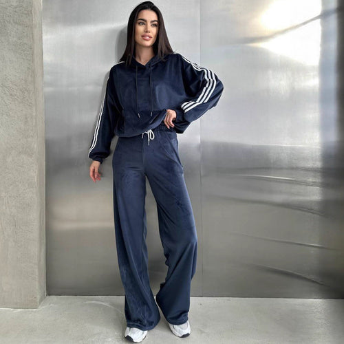 Damen Velours-Zweiteiler mit Cropped-Kapuzenpullover, sportiven Ärmeln und weiter Palazzo-Hose – Auréline