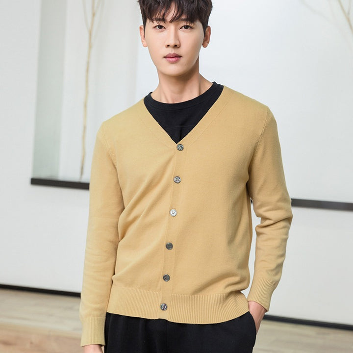 Herren Feiner V‑Ausschnitt-Cardigan aus leichtem Feinstrick mit geripptem Saum Echoarchiv