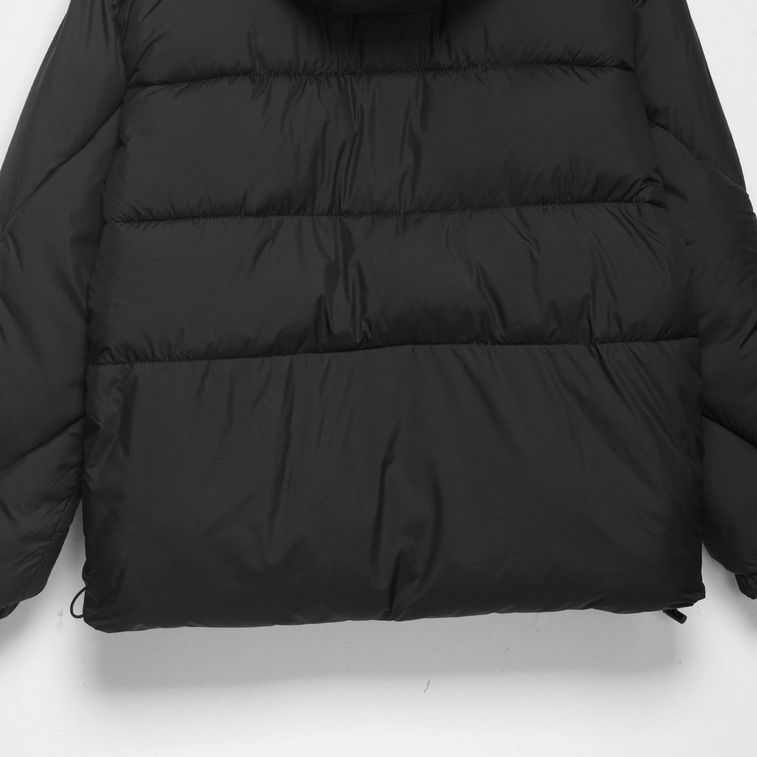 Damen Voluminöse Oversize Daunenjacke mit Kapuze und Kordelzug Echoarchiv