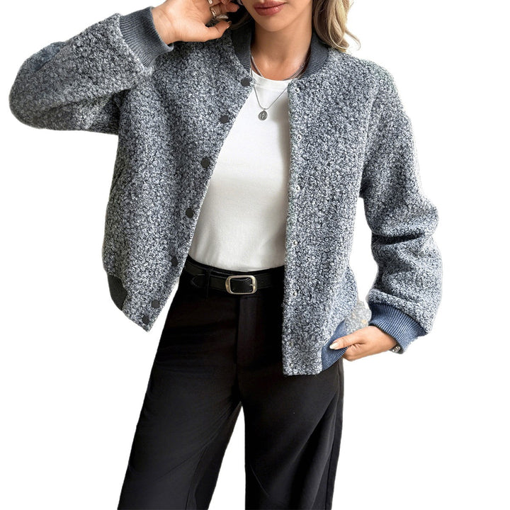 Damen nan kurzer Satin-Trench mit doppelreihiger Knopfleiste, aufgesetzten Pattentaschen und geknöpften Ärmelmanschetten Echo Archiv