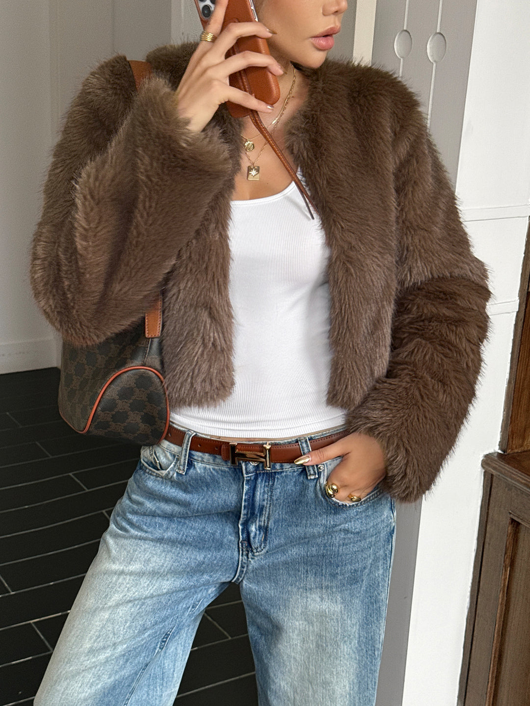 Damen kurzes Faux‑Fur Jacke mit voluminösen Ärmeln, offenem Schnitt und kuscheliger Innenfutter – Avérine