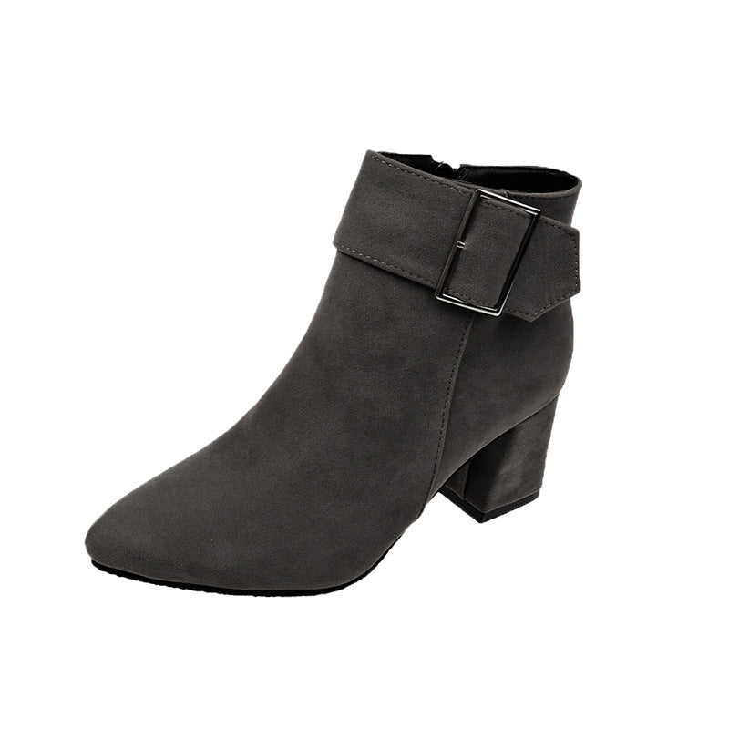 Damen nan elegante Wildlederoptik Stiefelette mit mittelhohem Blockabsatz und breitem Schnallenriemen Echo Archiv