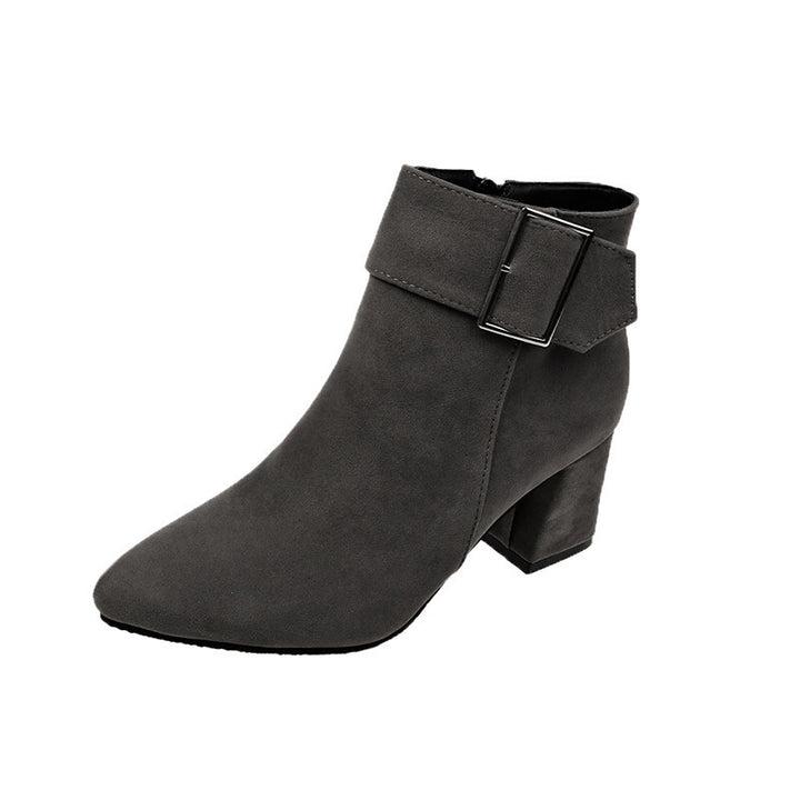 Damen nan elegante Wildlederoptik Stiefelette mit mittelhohem Blockabsatz und breitem Schnallenriemen Echo Archiv
