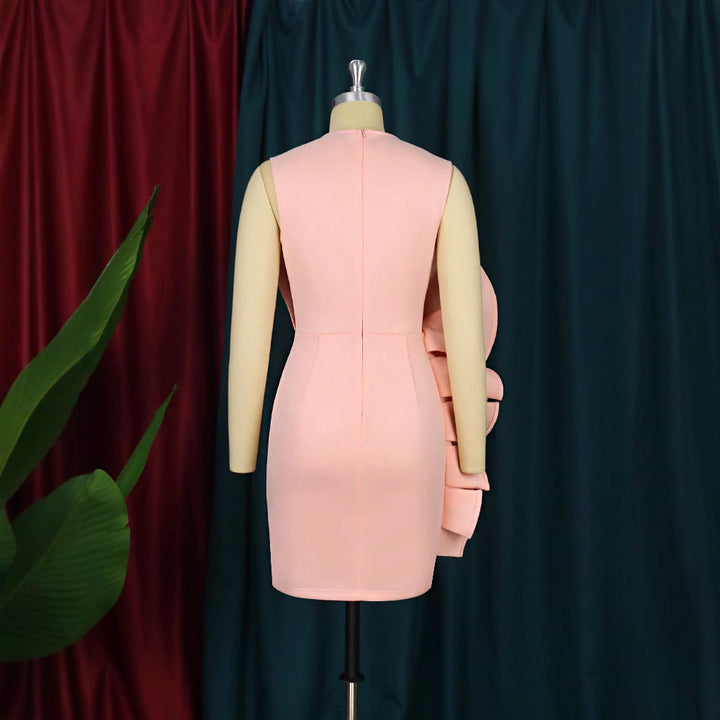 Damen Elegantes Minikleid mit asymmetrischem Schnitt und voluminösen Rüschen Echo Archiv