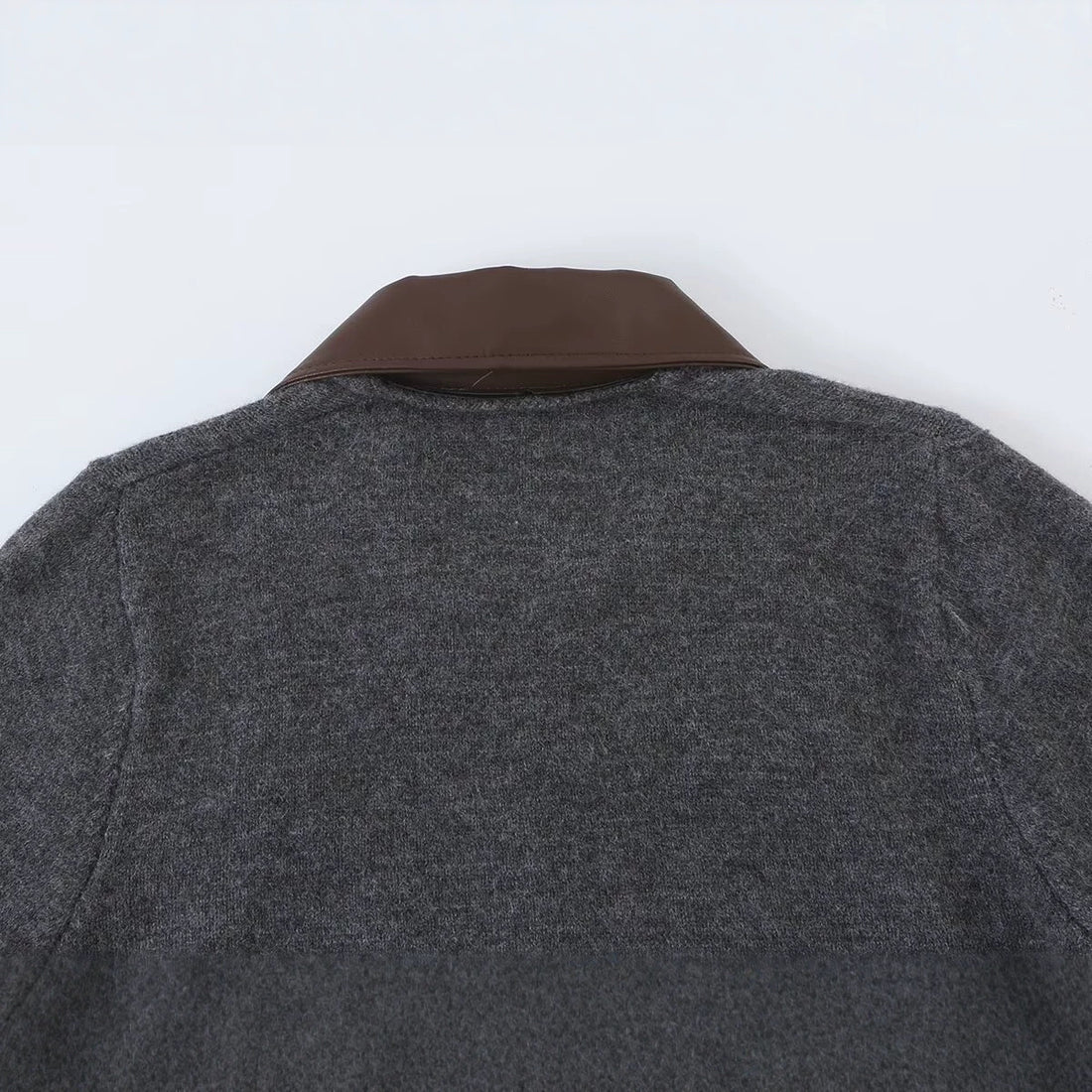 Damen Kurzer Wollmix-Cardigan mit Reißverschluss und kontrastierendem Kunstlederkragen Echoarchiv
